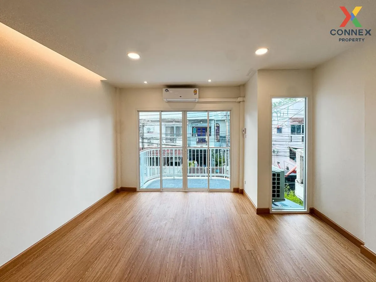 For Sale Townhome Lat Phrao 71, newly renovated, 3.39 million, 90