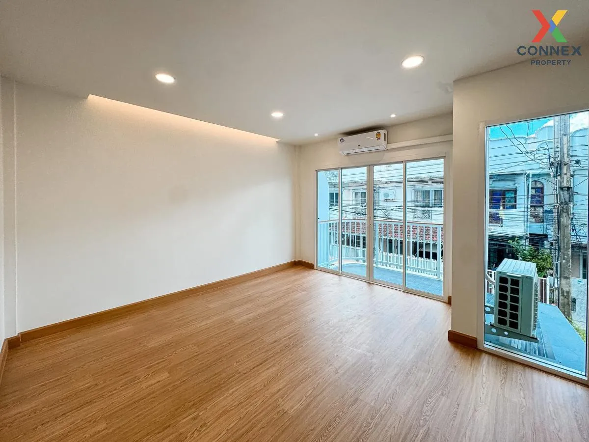 For Sale Townhome Lat Phrao 71, newly renovated, 3.39 million, 90