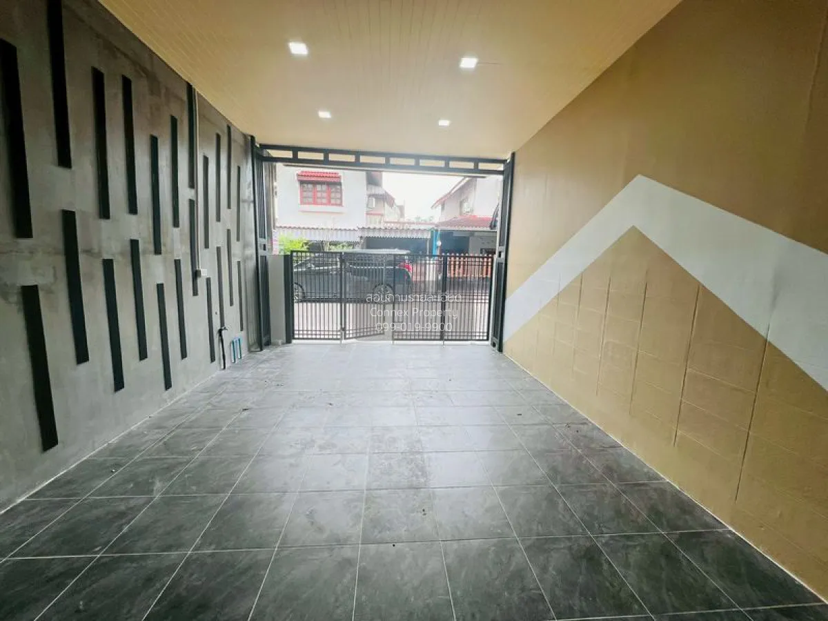 ขายทาวน์เฮ้าส์/ทาวน์โฮม  เพชรไพลิน พระยาสุเรนทร์ 35 รีโนเวทใหม่ บ 2