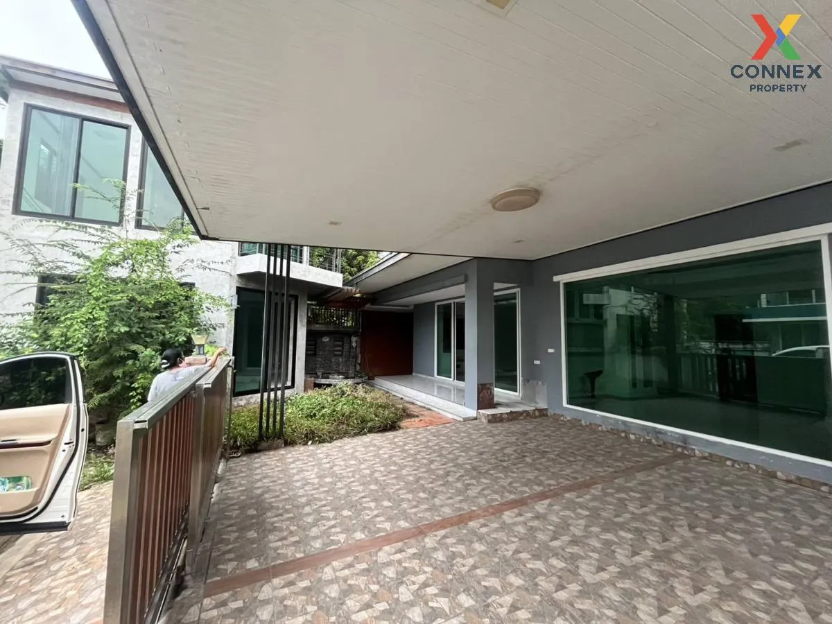 For Sale House , Dzio Ratchapruek-Rattanathibet  , corner unit ,  3