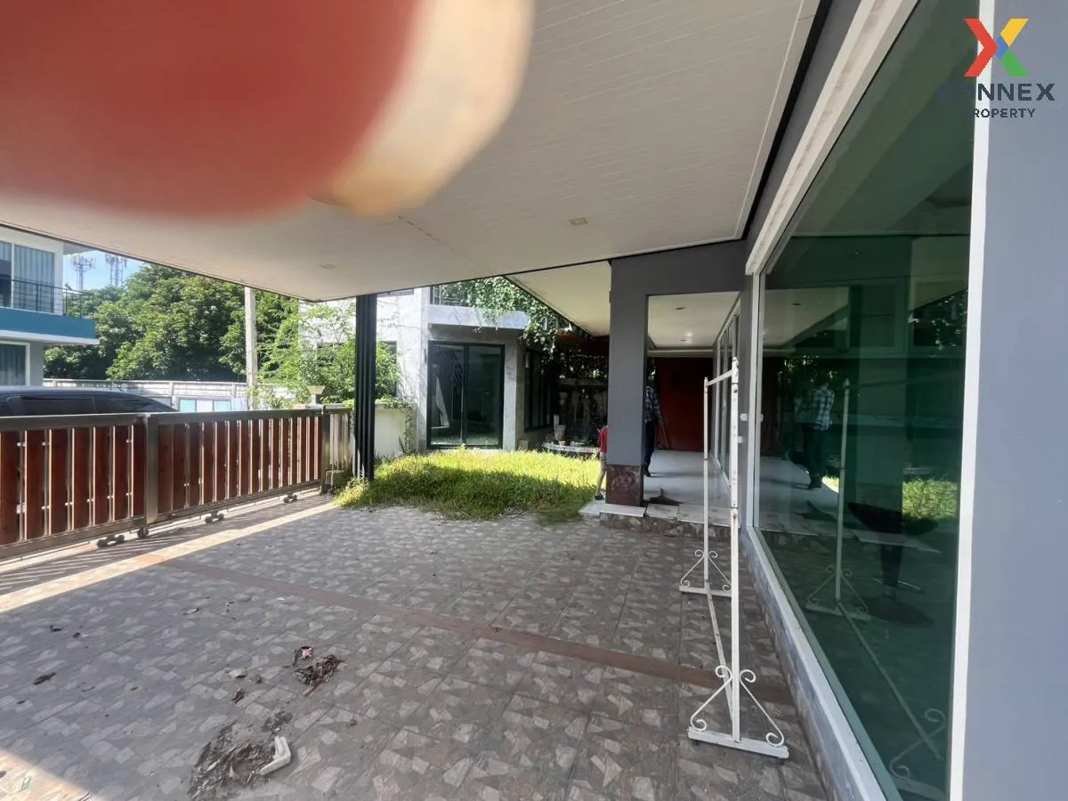 For Sale House , Dzio Ratchapruek-Rattanathibet  , corner unit , 