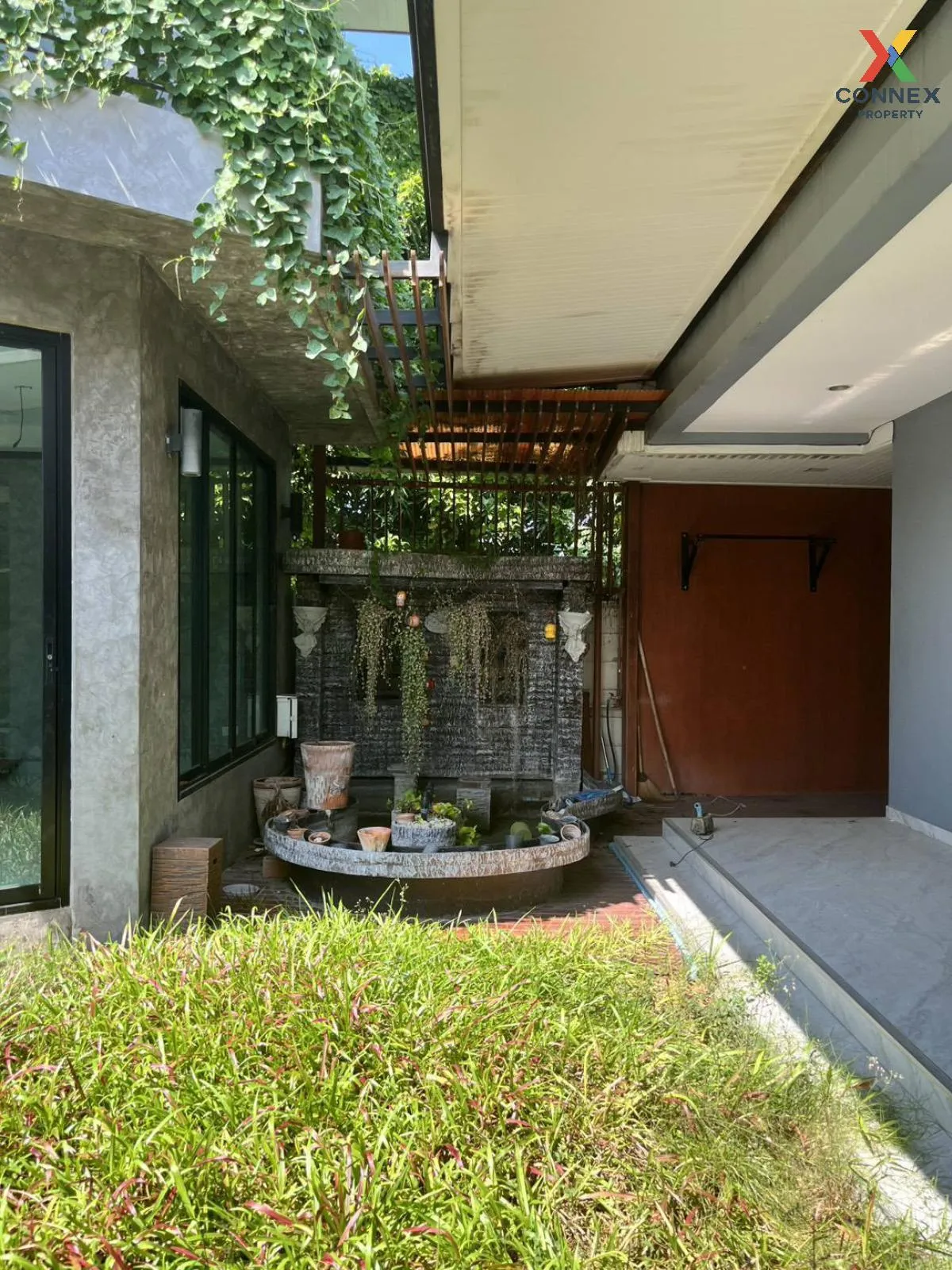 For Sale House , Dzio Ratchapruek-Rattanathibet  , corner unit , 