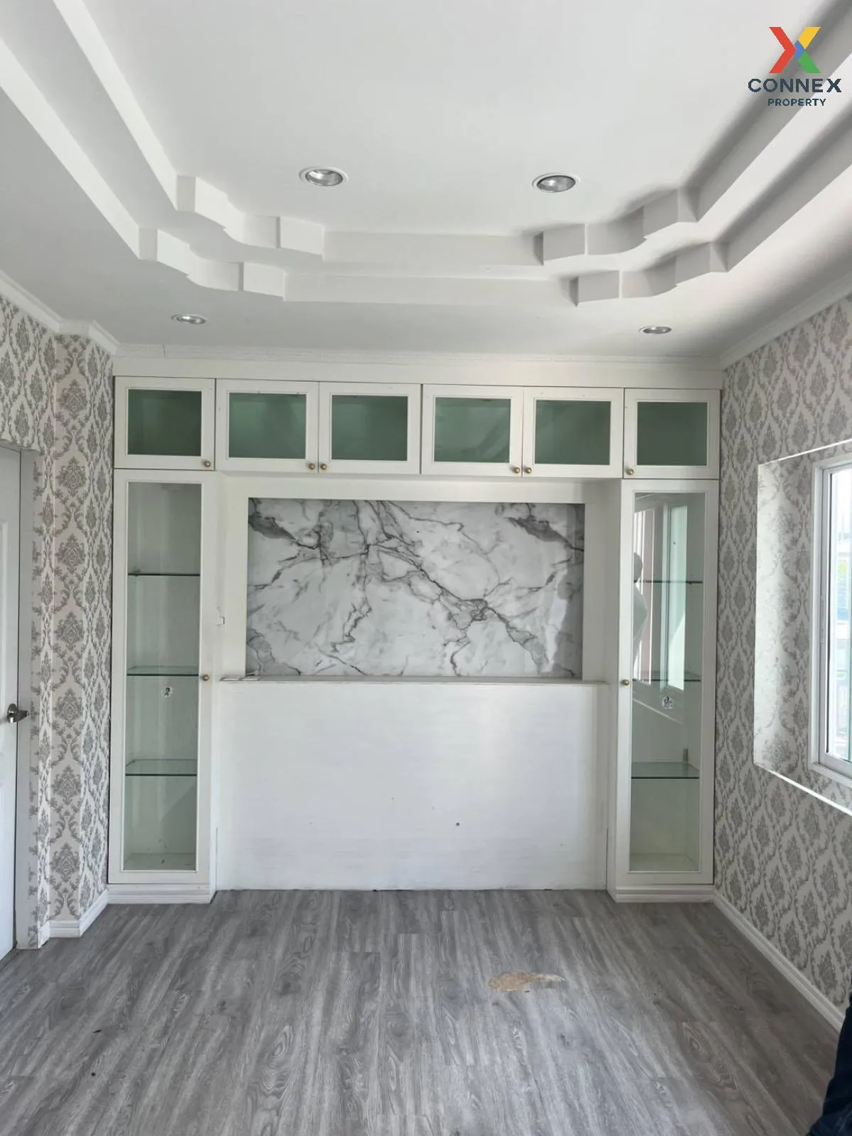 For Sale House , Dzio Ratchapruek-Rattanathibet  , corner unit , 