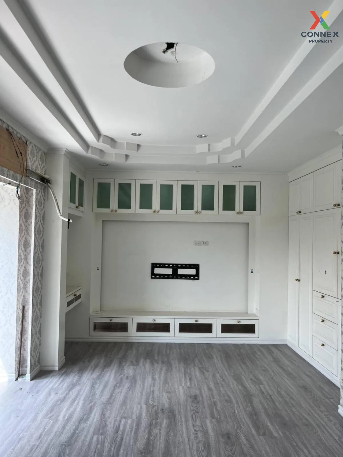 For Sale House , Dzio Ratchapruek-Rattanathibet  , corner unit , 