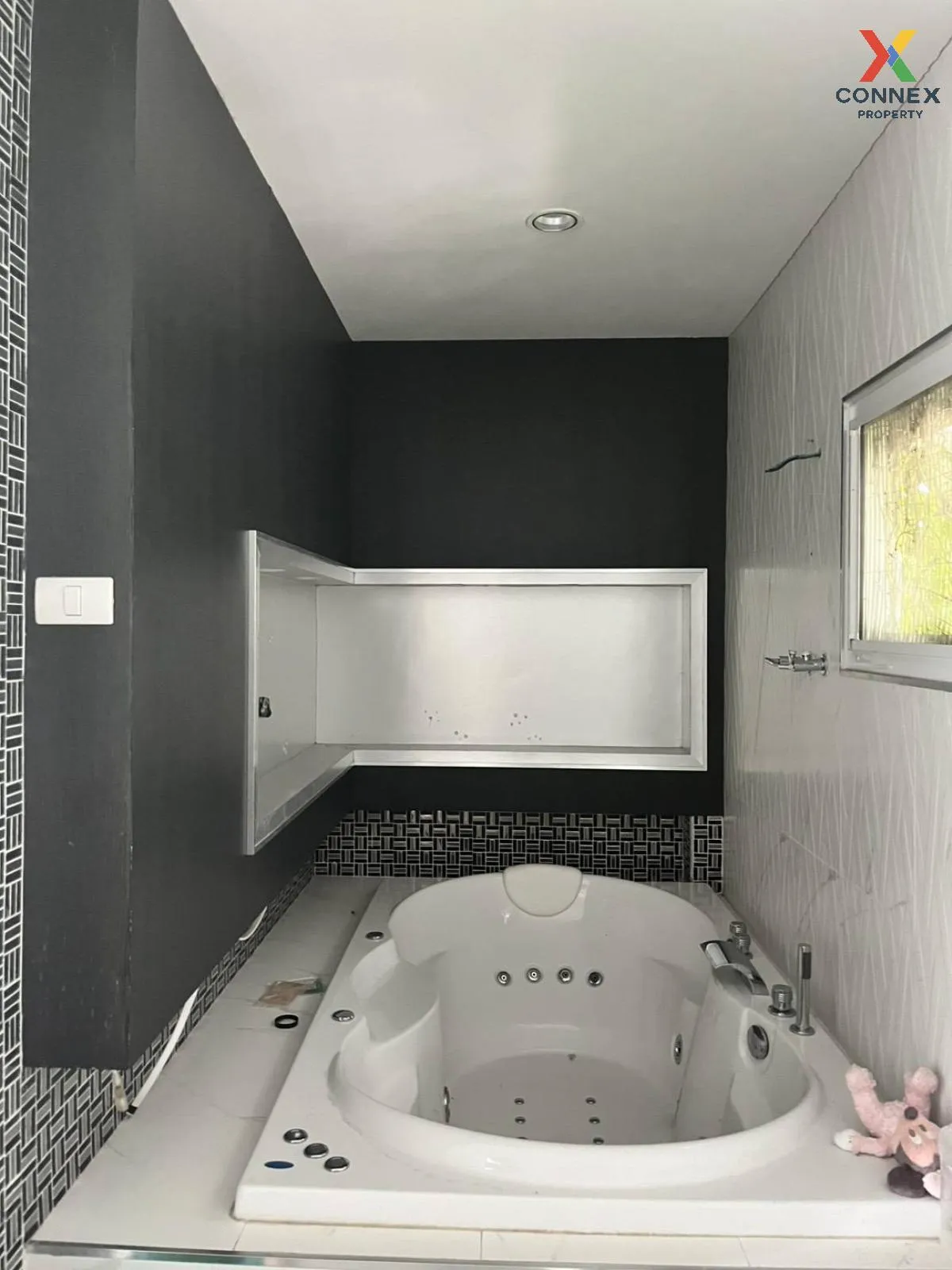 For Sale House , Dzio Ratchapruek-Rattanathibet  , corner unit , 