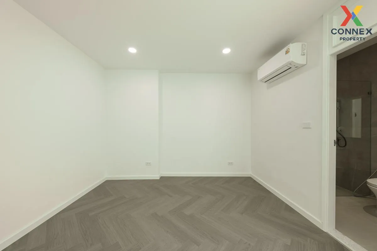 For Sale Townhouse/Townhome  , Khlong Tan Niwet Village , newly r