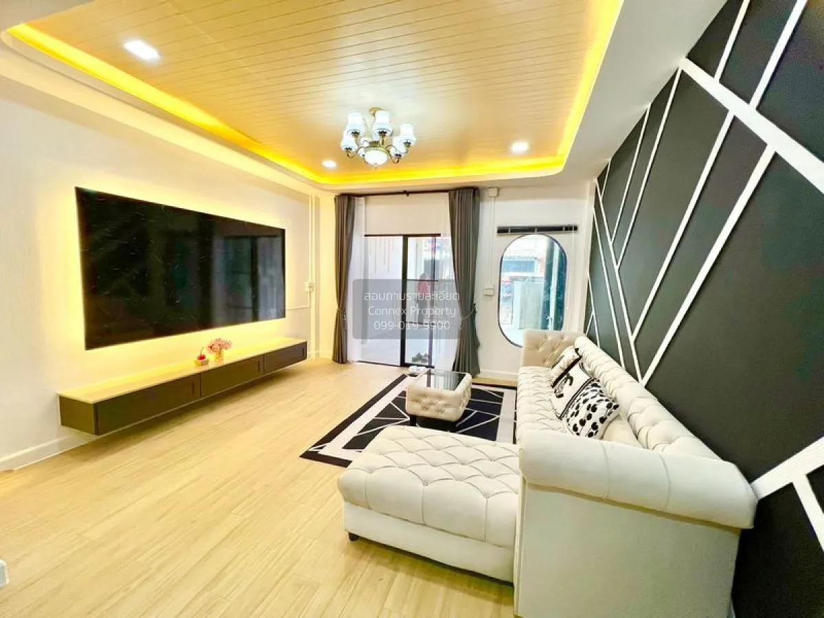 For Sale Townhouse/Townhome  , Preecha 11 , high floor , MRT-Sett 2