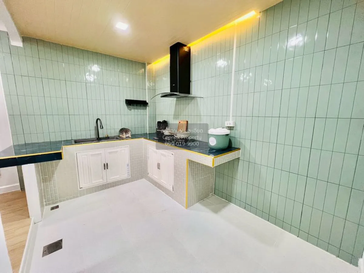 For Sale Townhouse/Townhome  , Preecha 11 , high floor , MRT-Sett