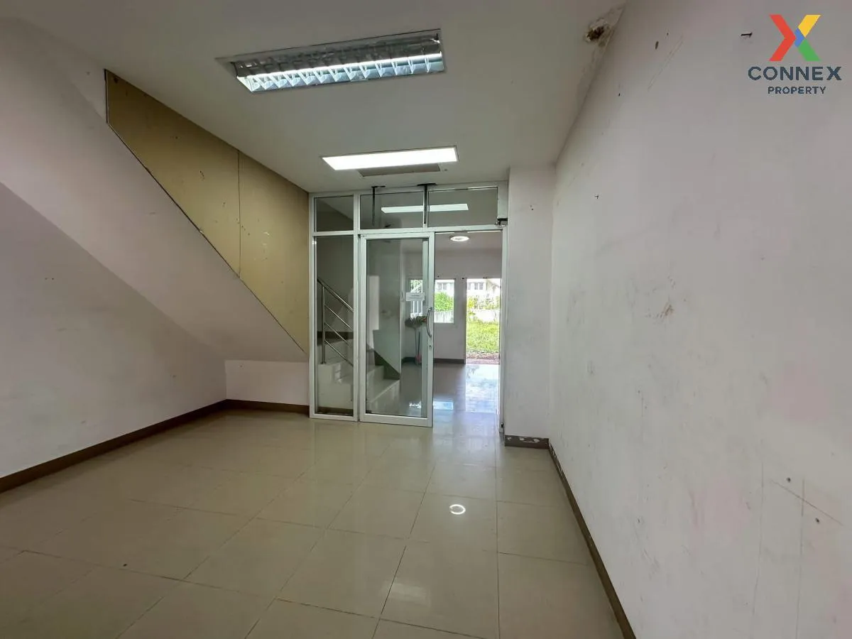 For Sale 2-storey commercial building in front of Siharat Dechoch 3