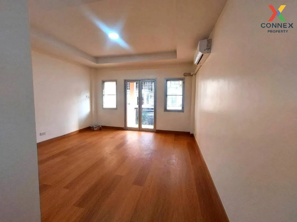 For Sale Townhouse/Townhome  , The Balcony Home , newly renovated