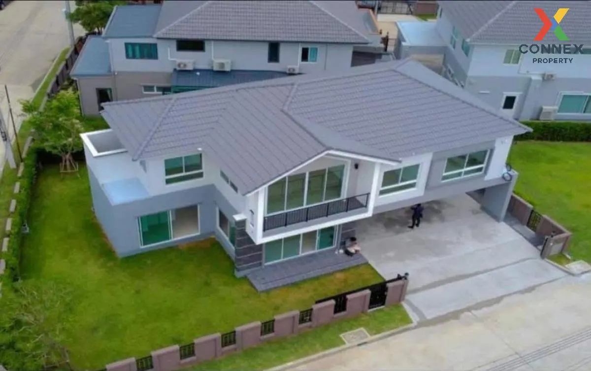 For Sale House , Laddarom Tiwanon , corner unit , wide frontage , 1