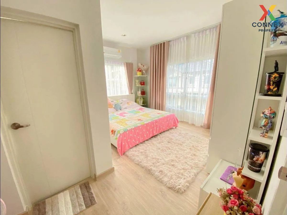 For Sale House , Laddarom Tiwanon , corner unit , wide frontage ,