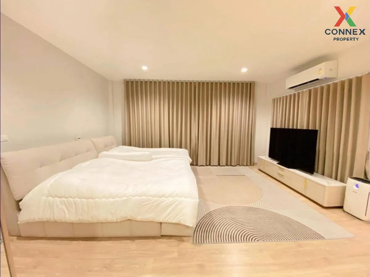 For Sale House , Laddarom Tiwanon , corner unit , wide frontage ,