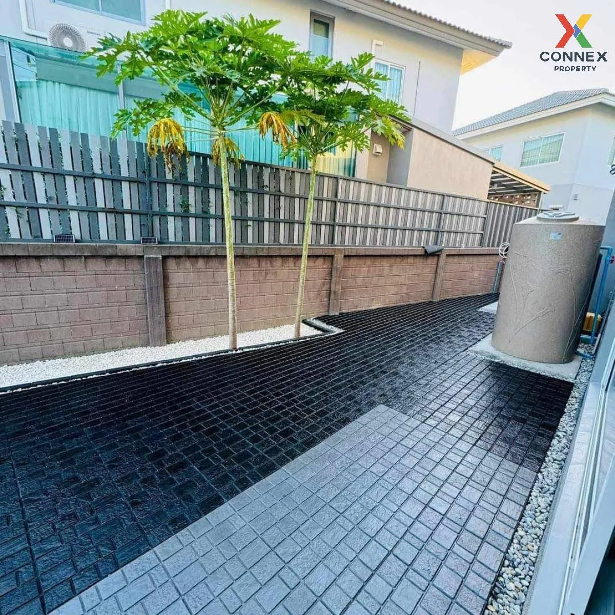 For Sale House , Laddarom Tiwanon , corner unit , wide frontage ,