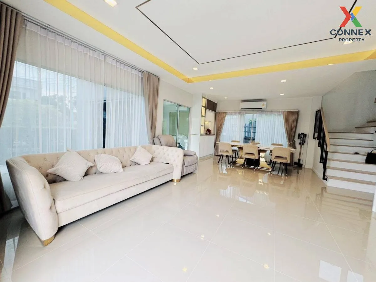 For Sale House , Laddarom Tiwanon , corner unit , wide frontage ,