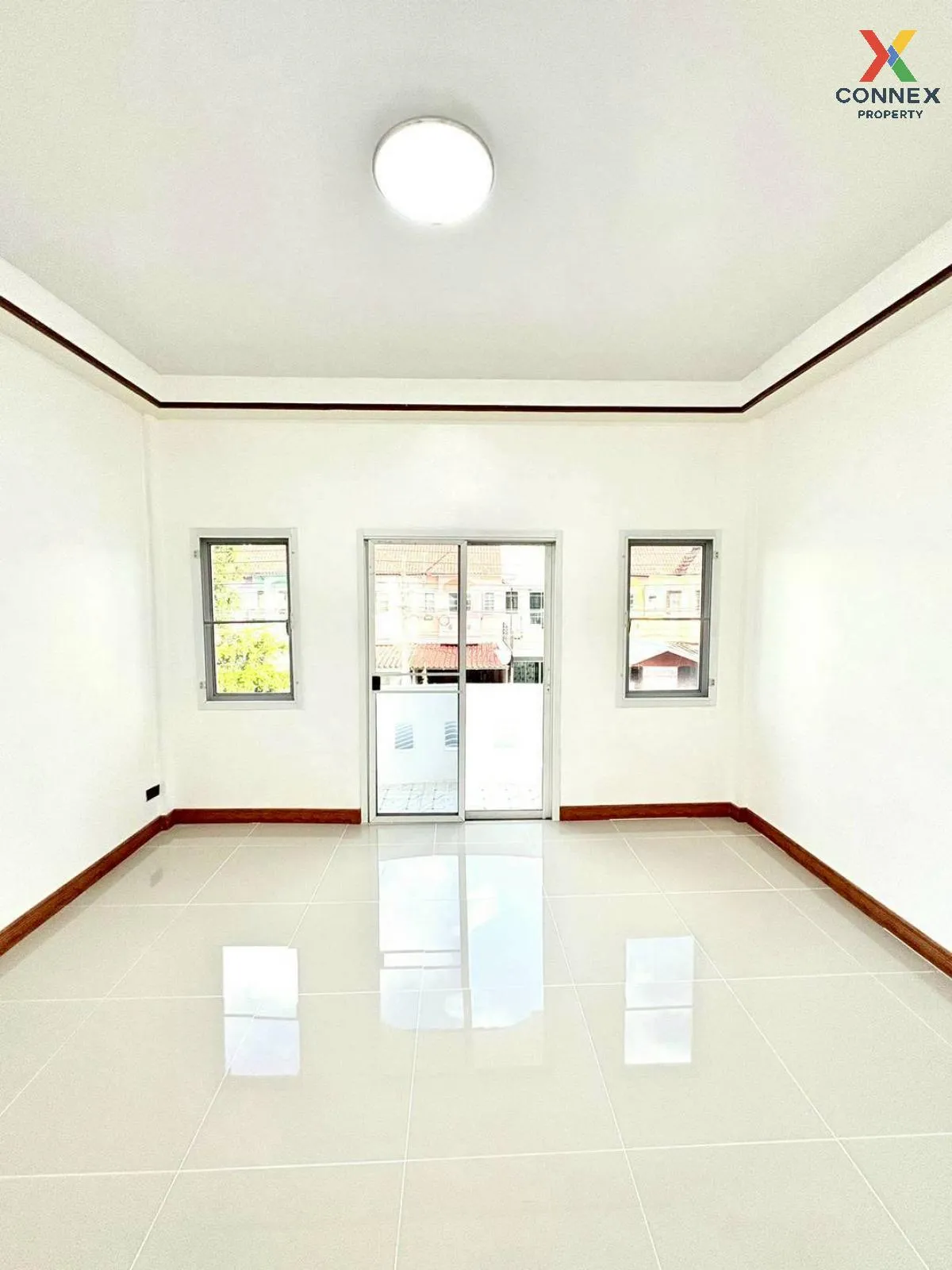 ขายทาวน์เฮ้าส์/ทาวน์โฮม  เอเชียโฮมทาวน์ รีโนเวทใหม่ ไทรน้อย ไทรน้