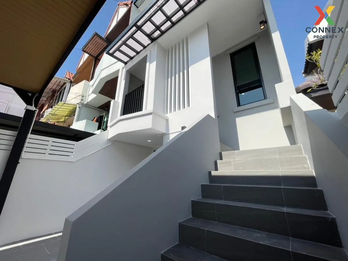 ขายทาวน์โฮม 3 ชั้น ซอยติวานนท์43 รีโนเวทใหม่ ท่าทราย เมืองนนทบุรี