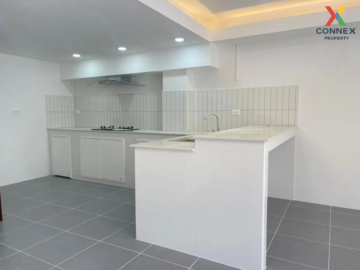 ขายทาวน์โฮม 3 ชั้น ซอยติวานนท์43 รีโนเวทใหม่ ท่าทราย เมืองนนทบุรี