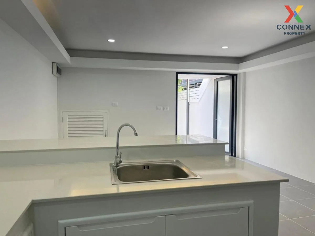 ขายทาวน์โฮม 3 ชั้น ซอยติวานนท์43 รีโนเวทใหม่ ท่าทราย เมืองนนทบุรี