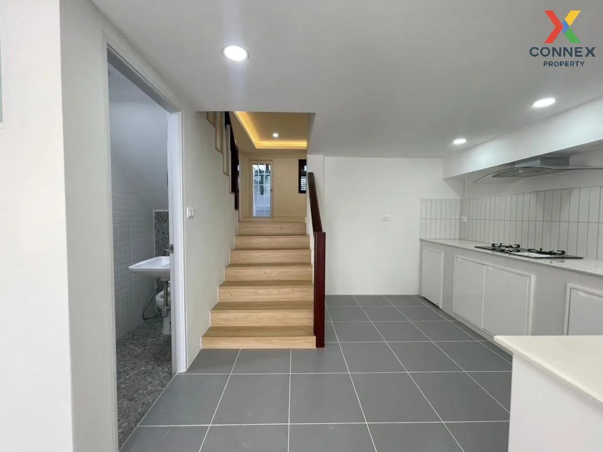 ขายทาวน์โฮม 3 ชั้น ซอยติวานนท์43 รีโนเวทใหม่ ท่าทราย เมืองนนทบุรี