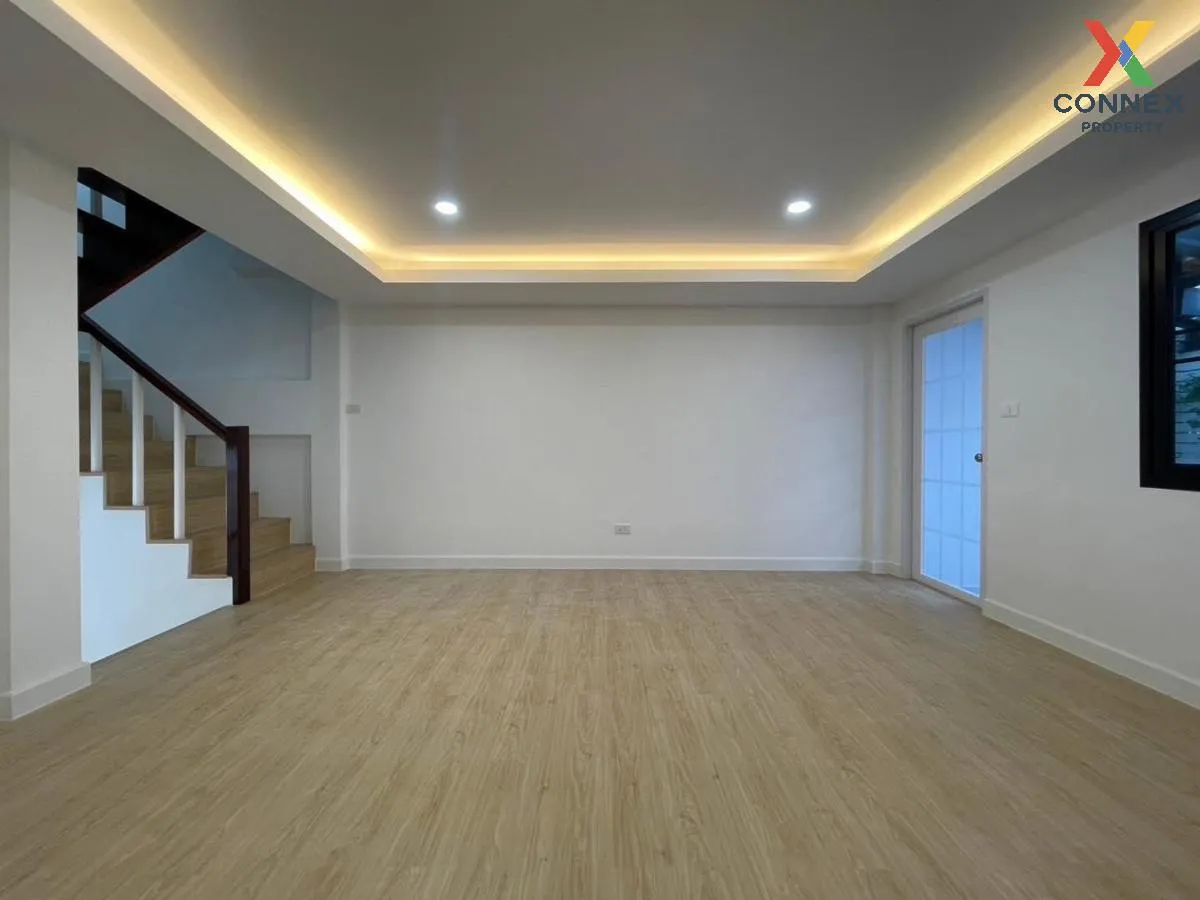 ขายทาวน์โฮม 3 ชั้น ซอยติวานนท์43 รีโนเวทใหม่ ท่าทราย เมืองนนทบุรี