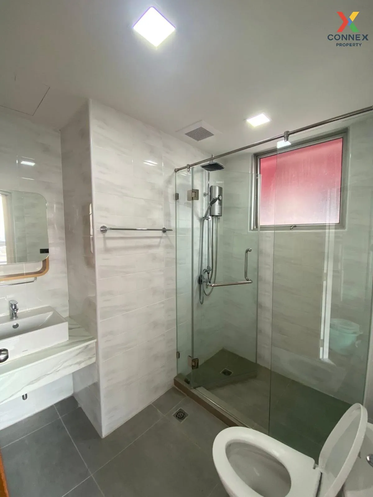 เช่าคอนโด  ปทุมวัน รีสอร์ท ห้องมุม หน้ากว้าง รีโนเวทใหม่ BTS-พญาไ