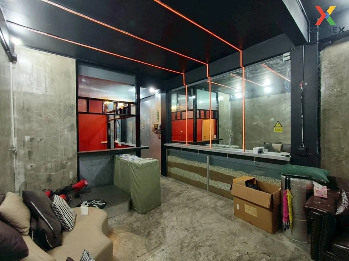 เช่าทาวเฮาส์ 4 ชั้น พื้นที่ใช้สอย 300 ตร.ม. สีลม บางรัก กรุงเทพมห