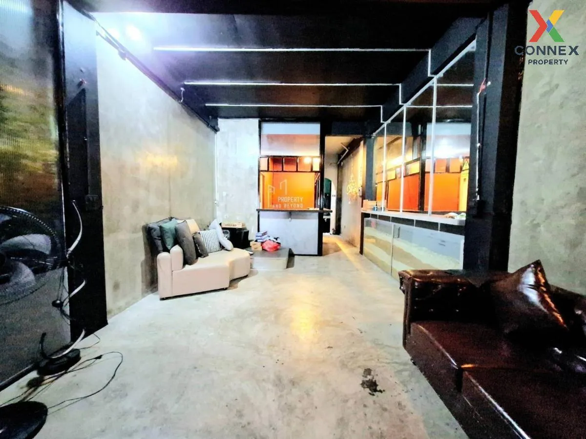 เช่าทาวเฮาส์ 4 ชั้น พื้นที่ใช้สอย 300 ตร.ม. สีลม บางรัก กรุงเทพมห