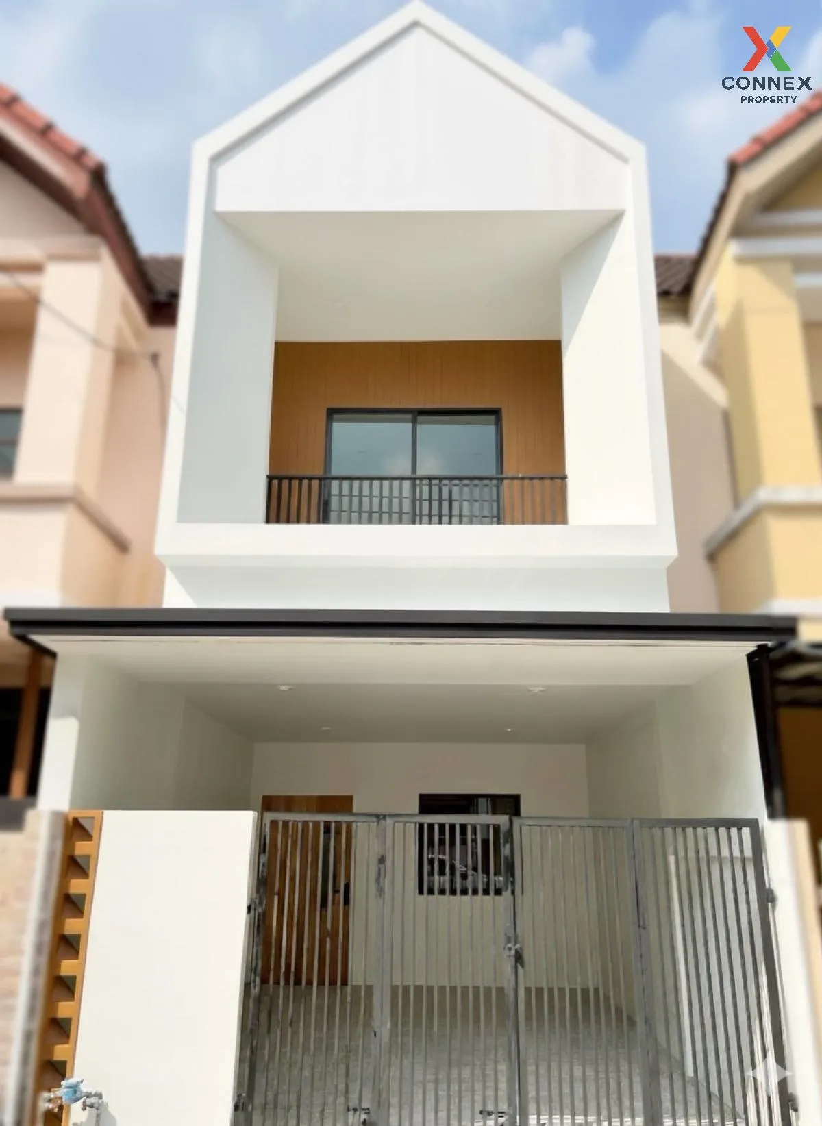 For Sale Townhouse/Townhome  , Lert Ubon Prayasuren , newly renov 1
