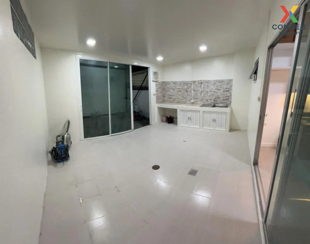 ขายทาวน์โฮม 3 ชั้น คันนายาว เขต คันนายาว กรุงเทพ CX-137493 3