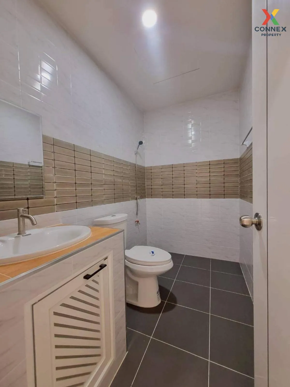 ขายทาวน์เฮ้าส์/ทาวน์โฮม  ดิเอมเมอรัลด์ พาร์ค 3 รีโนเวทใหม่ บางพลั