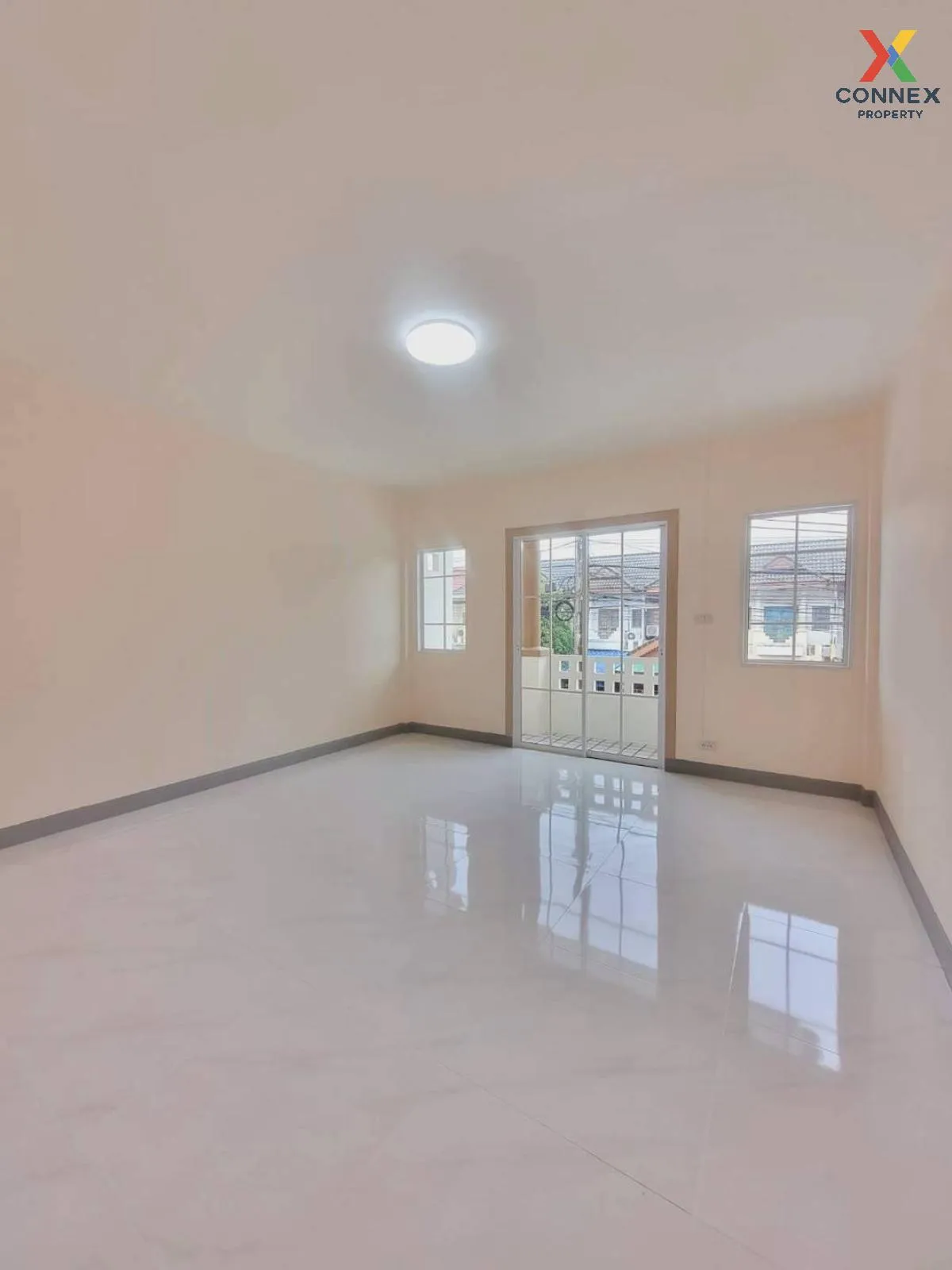 ขายทาวน์เฮ้าส์/ทาวน์โฮม  ดิเอมเมอรัลด์ พาร์ค 3 รีโนเวทใหม่ บางพลั