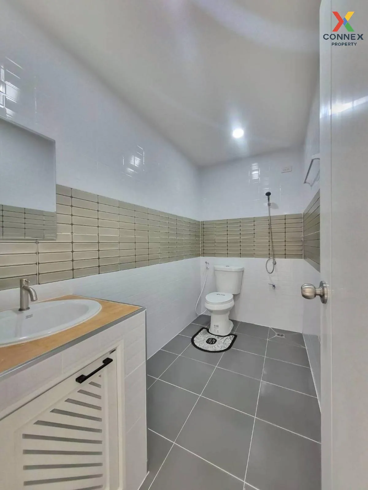 For Sale Townhouse/Townhome  , Baan Piyawararom 1 , newly renovat