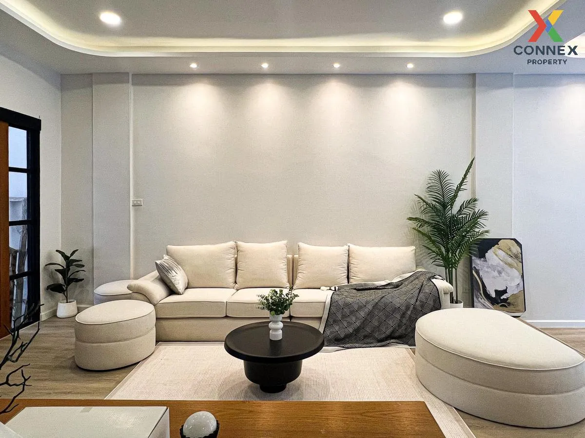 For Rent 4-storey townhouse, Soi Pridi Banomyong 37 , Khlong Tan  2