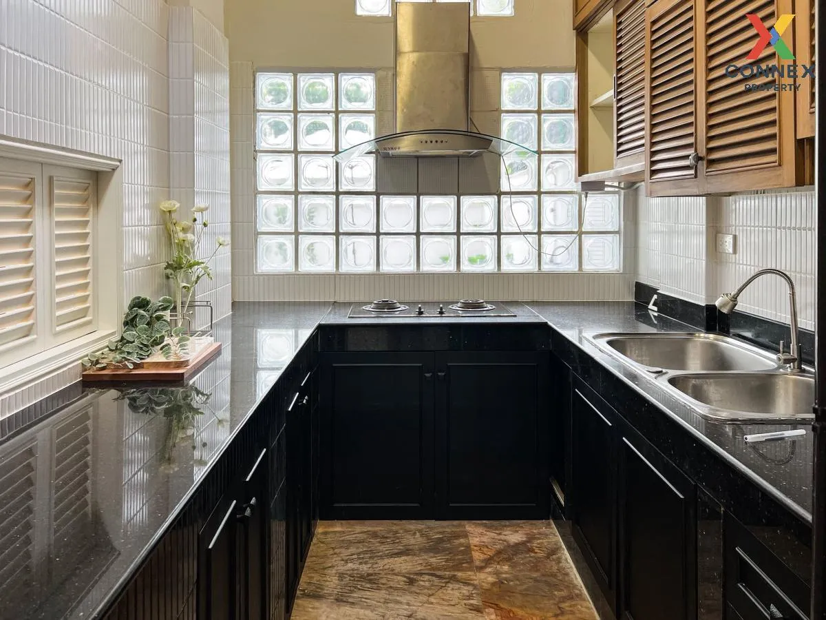 For Rent 4-storey townhouse, Soi Pridi Banomyong 37 , Khlong Tan 