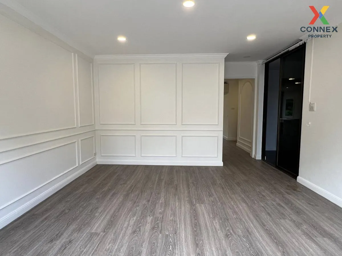 For Rent 4-storey townhouse, Soi Pridi Banomyong 37 , Khlong Tan 