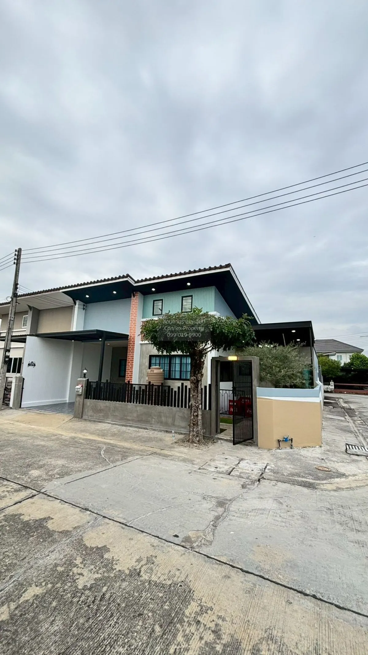 For Sale Townhouse/Townhome  , V - Alive Lumlukka-Klong 8 , corne 1