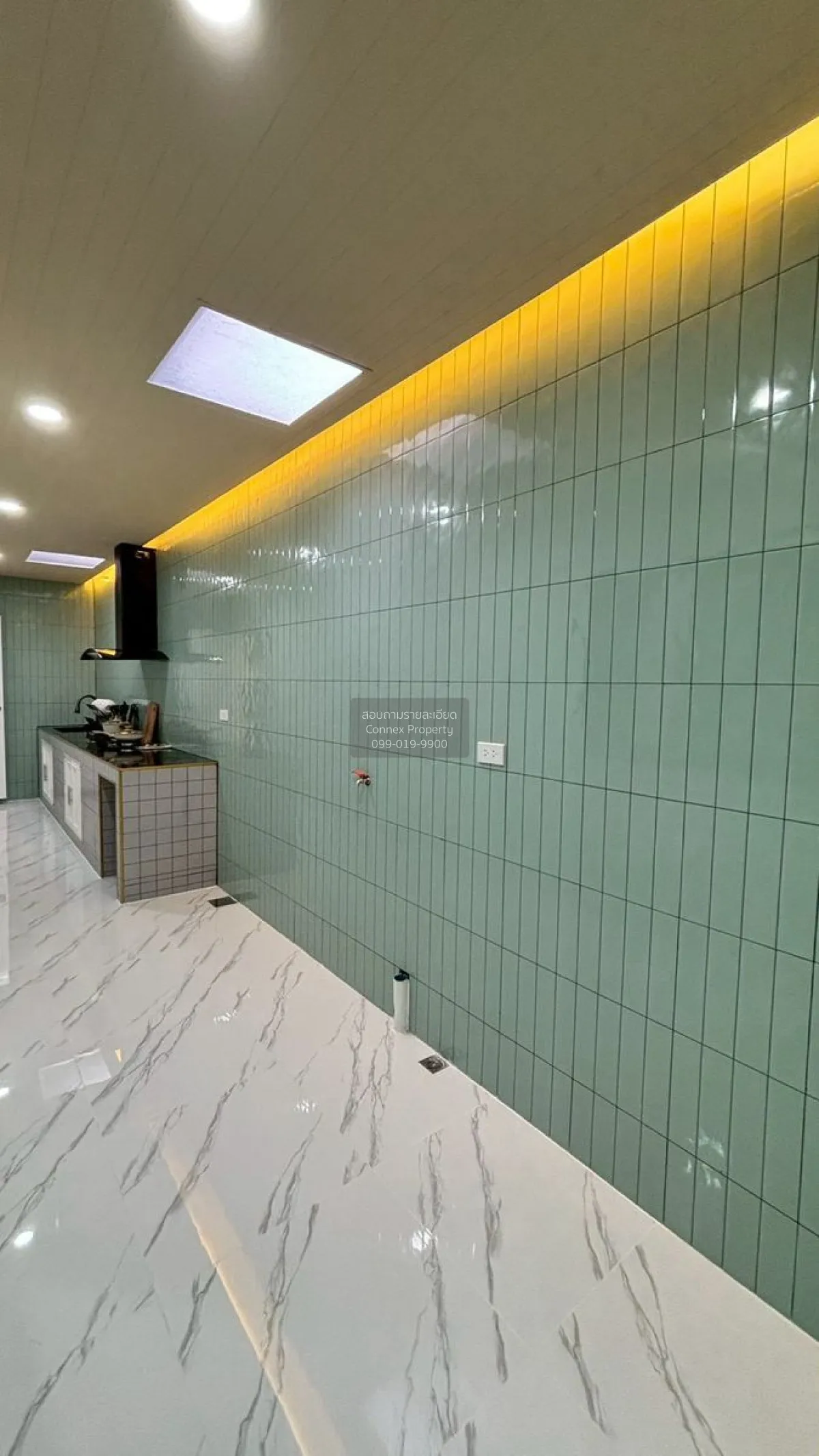 For Sale Townhouse/Townhome  , V - Alive Lumlukka-Klong 8 , corne