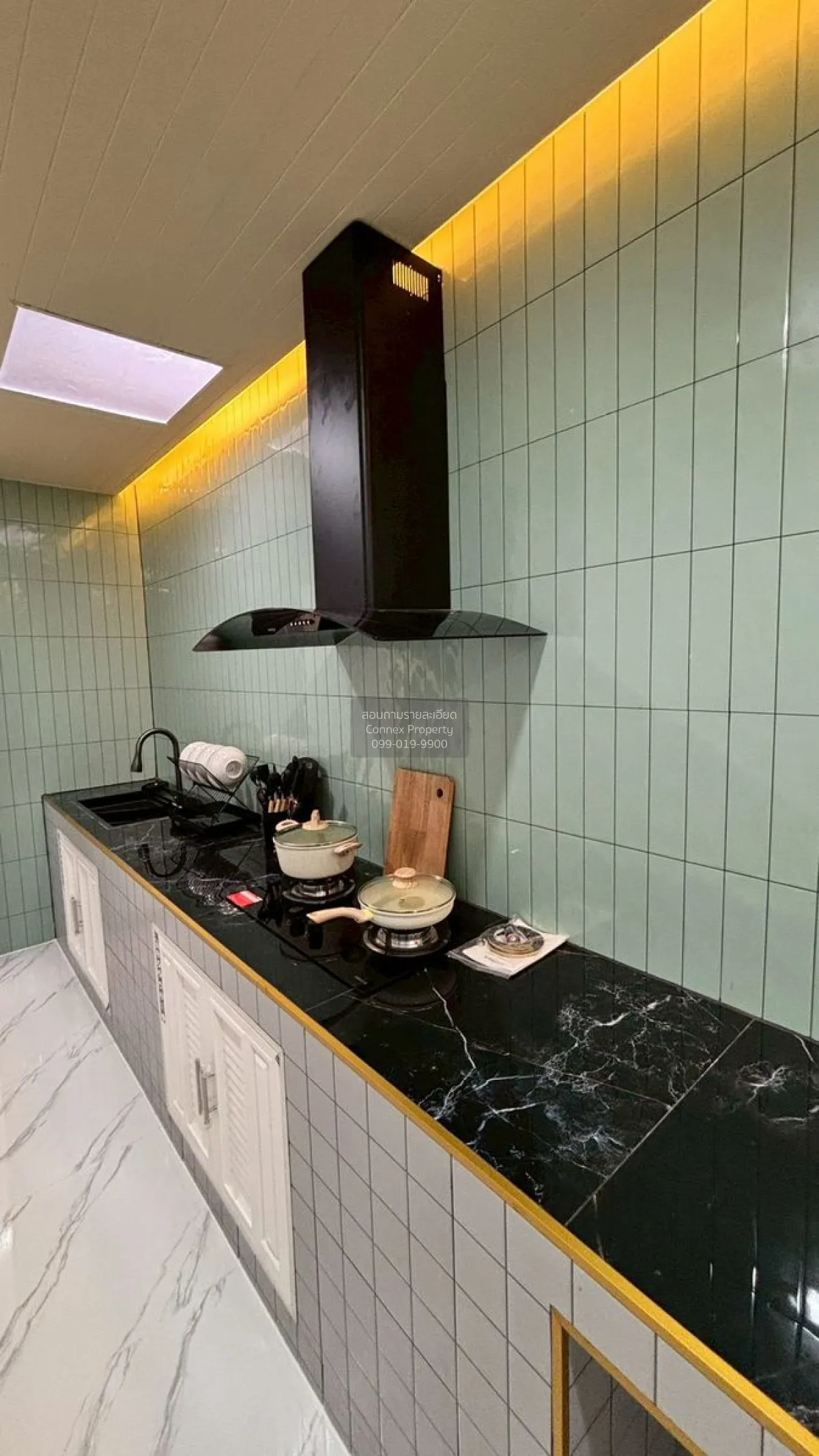 For Sale Townhouse/Townhome  , V - Alive Lumlukka-Klong 8 , corne