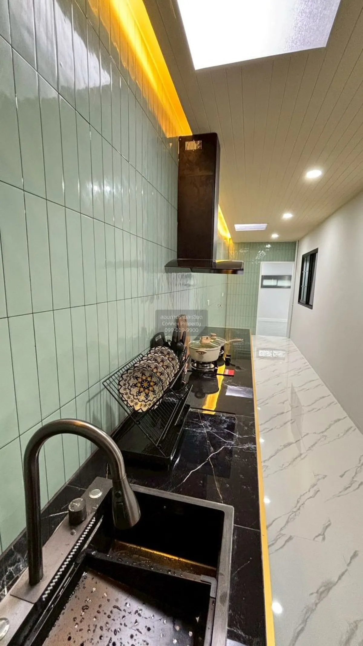 For Sale Townhouse/Townhome  , V - Alive Lumlukka-Klong 8 , corne