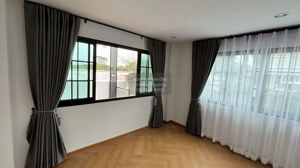 For Sale Townhouse/Townhome  , V - Alive Lumlukka-Klong 8 , corne