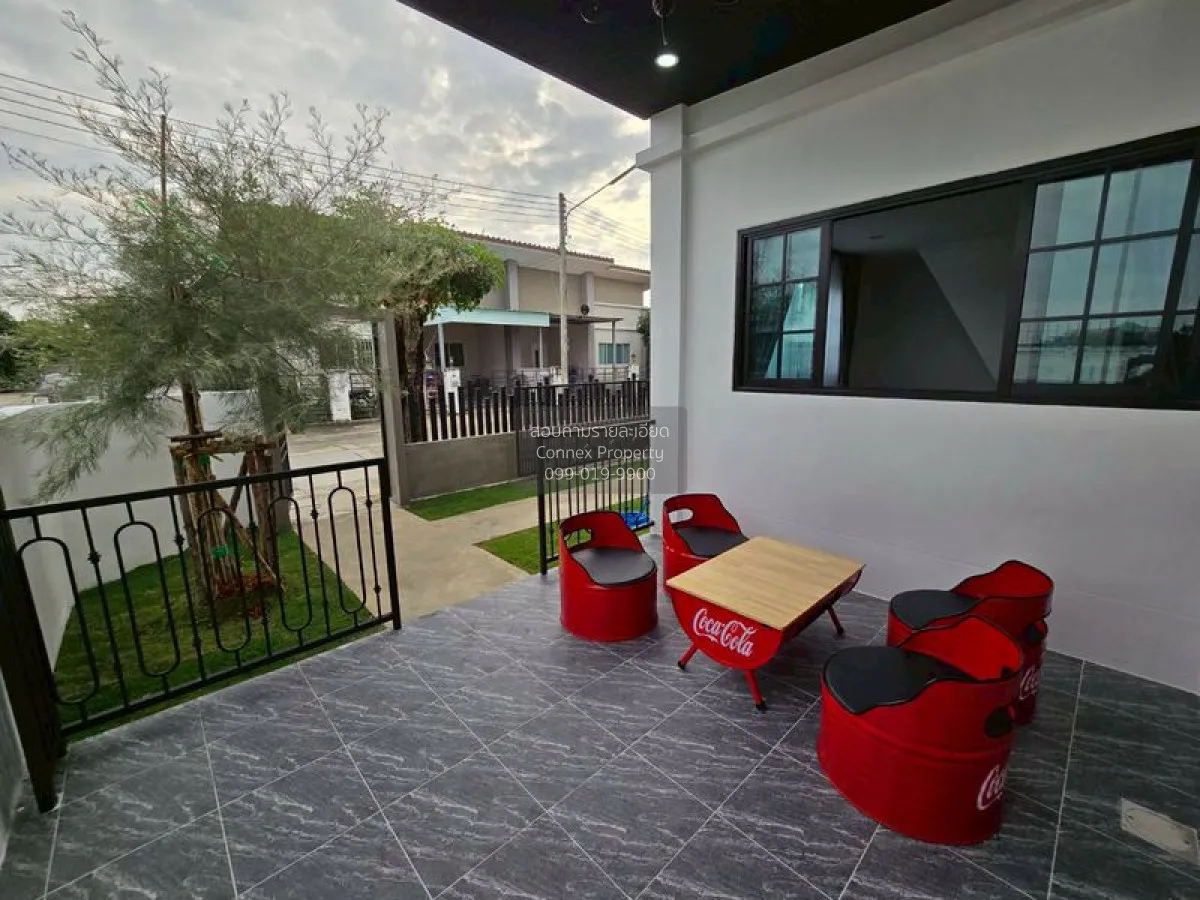 For Sale Townhouse/Townhome  , V - Alive Lumlukka-Klong 8 , corne