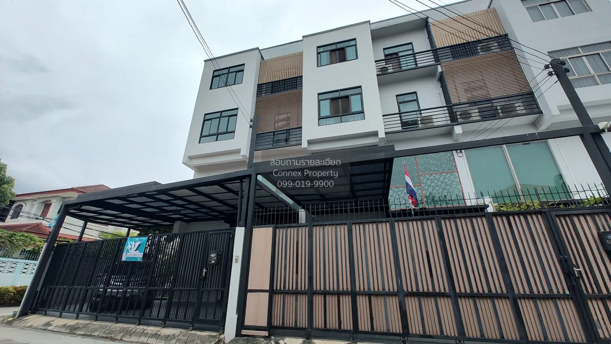 ขายบ้าน Luxury Town Home ขนาดใหญ่ ใกล้แยกรัชดาลาดพร้าว  จอมพล  เข 2