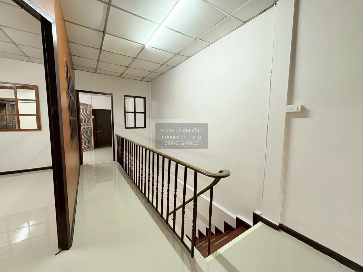 For Sale Corner unit townhouse in a good location on Lat Phrao–Wa