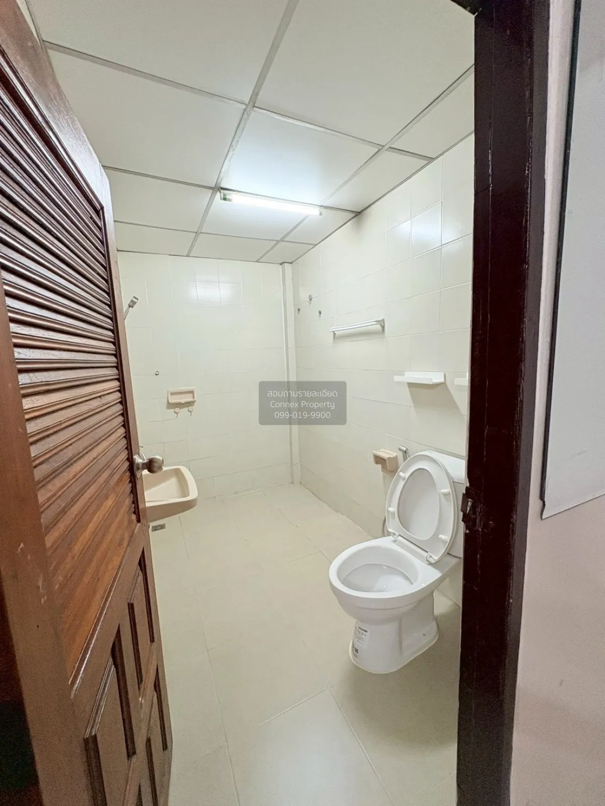 For Sale Corner unit townhouse in a good location on Lat Phrao–Wa