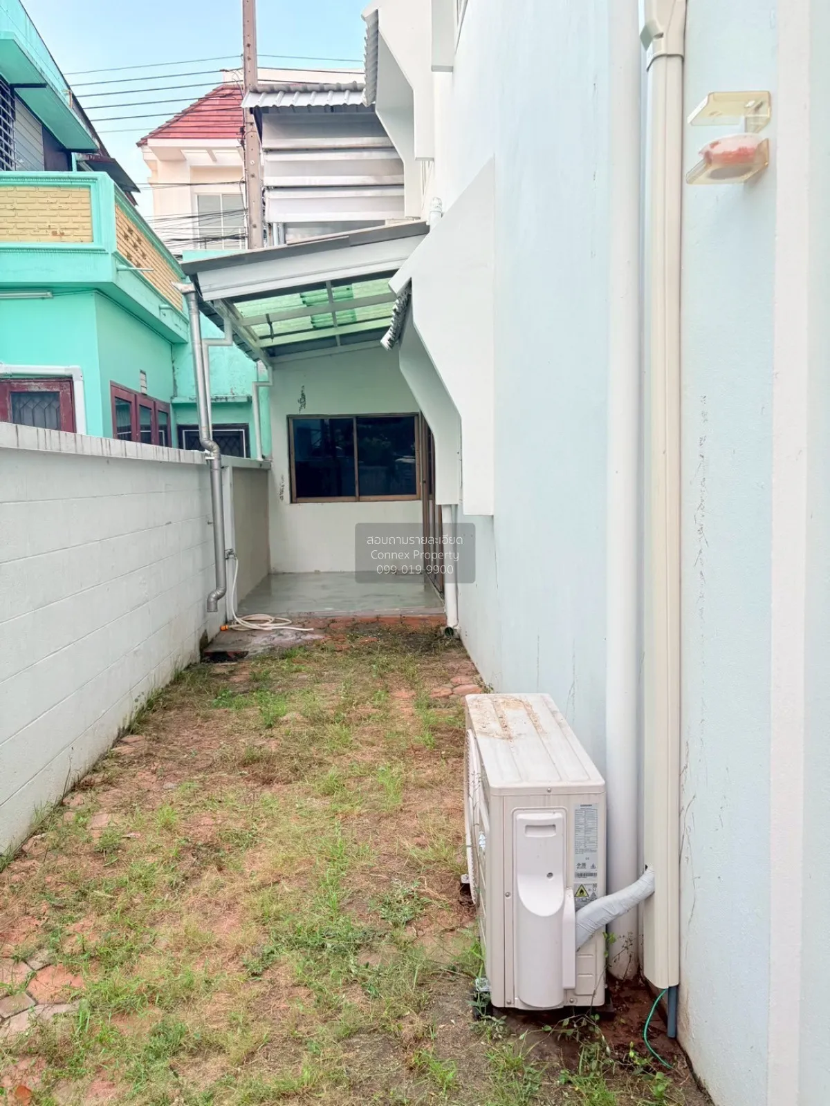 For Sale Corner unit townhouse in a good location on Lat Phrao–Wa