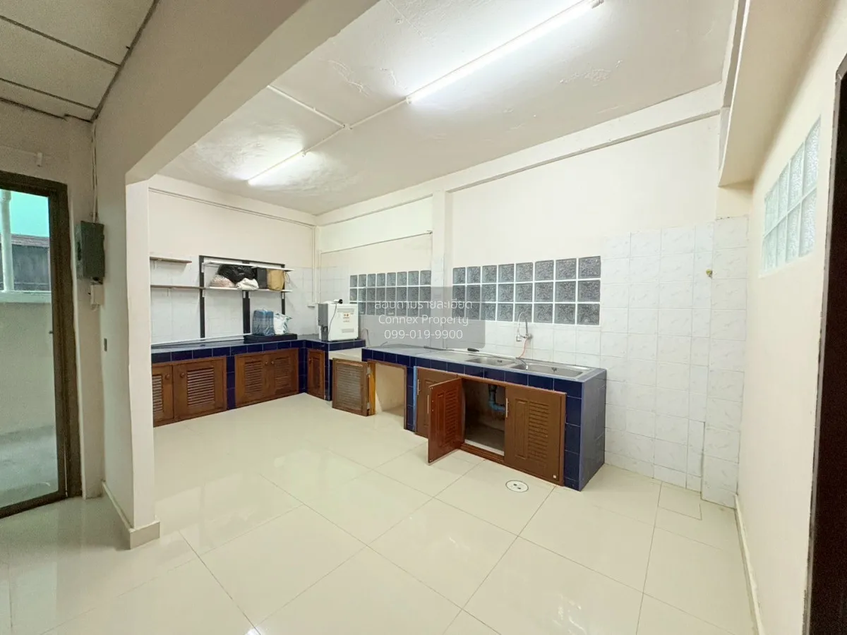 For Sale Corner unit townhouse in a good location on Lat Phrao–Wa