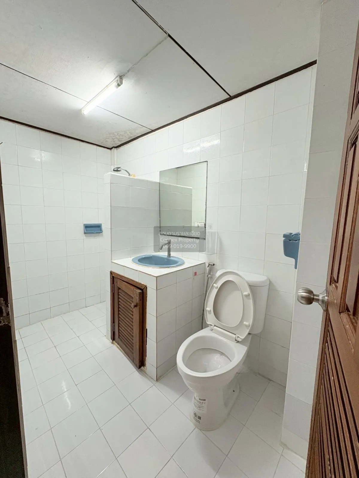 For Sale Corner unit townhouse in a good location on Lat Phrao–Wa