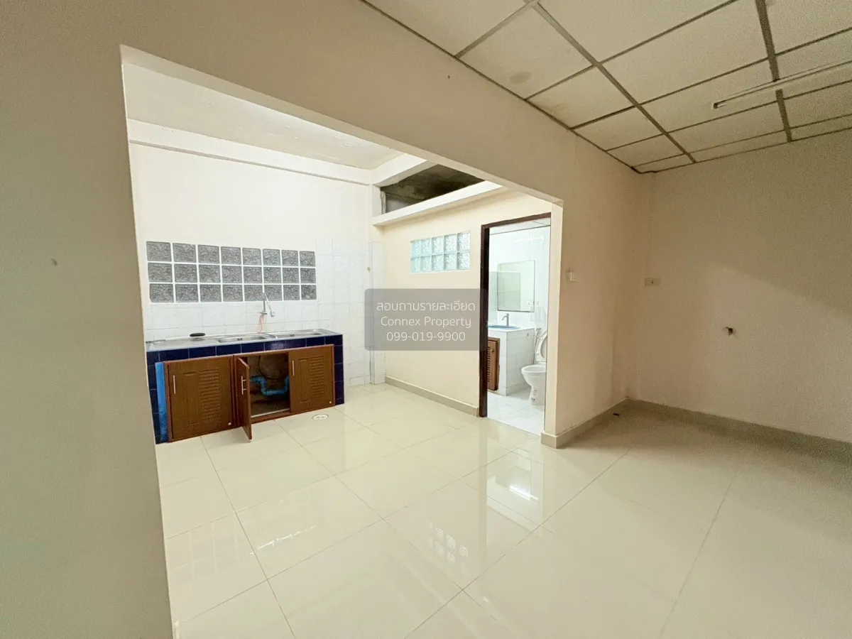 For Sale Corner unit townhouse in a good location on Lat Phrao–Wa