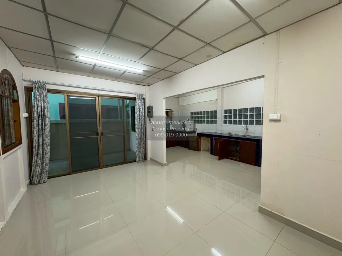 For Sale Corner unit townhouse in a good location on Lat Phrao–Wa